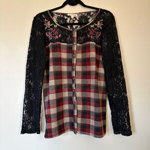 Hem & Thread Plaid Lace Button Down Size Medium, Black, Red